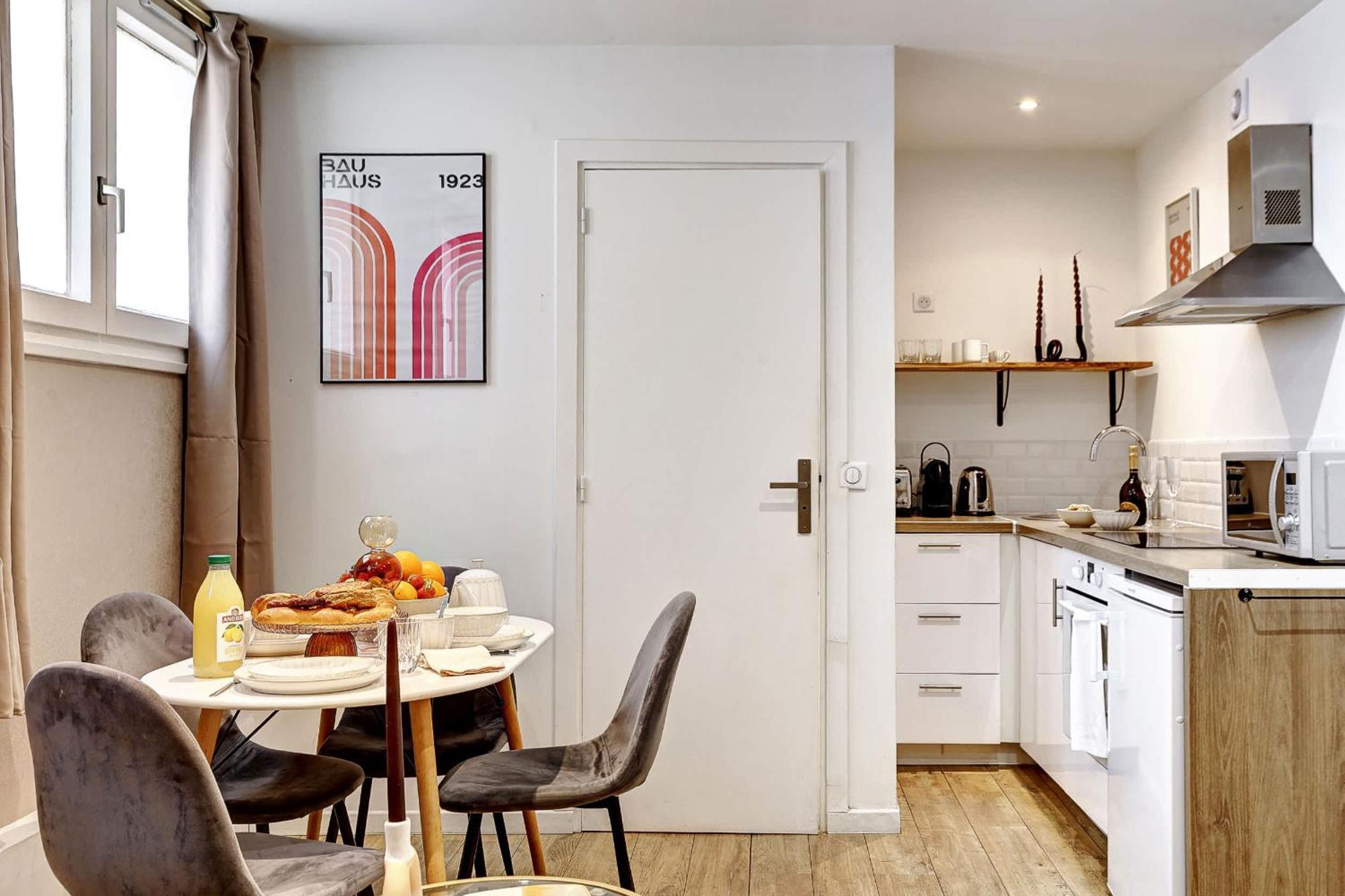 Charme Parisien Pres Des Buttes-chaumont Apartment *